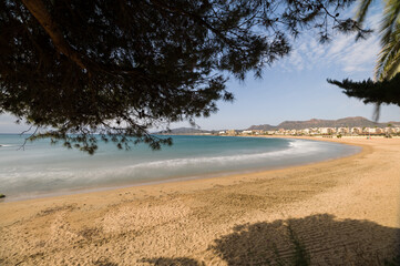 Vistas de la playa Mar Serena en San Juan de Los Terreros en Pulpi, Almería, España - 425610214