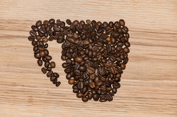 Kaffeebohnen auf dem Brett