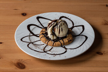 Bola de helado con galletas 