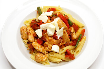 Pasta with chicken, tomatoes, mozzarella and green beans