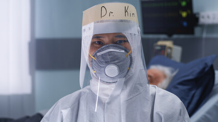 Fototapeta na wymiar Asian medical practitioner near COVID patient