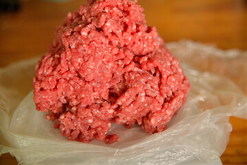 carne molida de vacuno, preparación de hamburguesa casera.