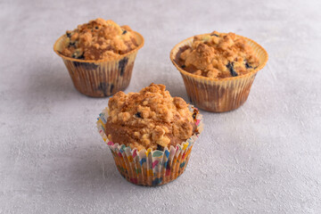 Delicious crumble muffins with raisins