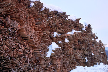 Holzdepo im Winter