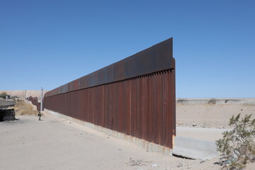 wall that divides the border between mexico and the united states