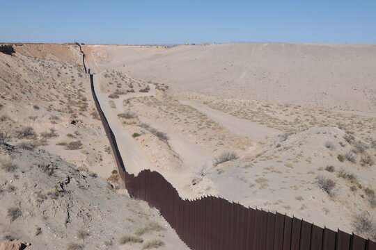 wall that divides the border between mexico and the united states