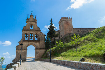 Fototapeta na wymiar entrada al recinto del castillo de Aracena, Huelva