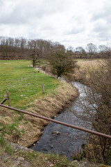 Der Bach namens  Kielstau bei Freienwill in Angeln.