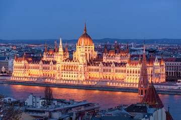 Fototapeta na wymiar Hungary, evening twilight in Budapest, parliament on the background of night city lights, cityscape