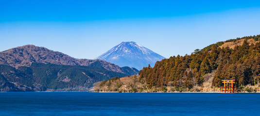 芦ノ湖と富士山　冬景　ワイド