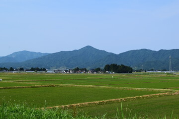 金峯山（きんぼうざん）／ 山形県の庄内海浜県立自然公園内にあり、国指定名勝・国指定重要文化財に指定されている金峯山は、標高459mです。山頂からの景観は、鶴岡市内を見下ろすことができ絶景です。