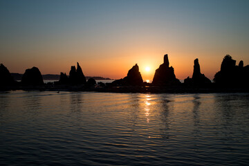 橋杭岩より昇る朝日