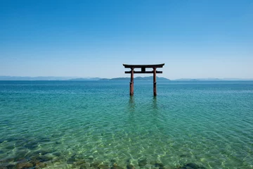 Deurstickers 琵琶湖にたつ白髭神社の鳥居  © top10top