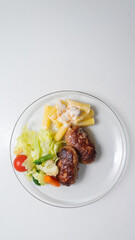 ハンバーグとサラダのセット