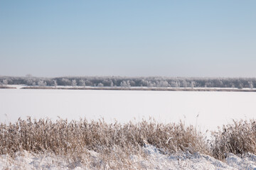 Zugefrorener Wallendorfer See in Sachsen-Anhalt