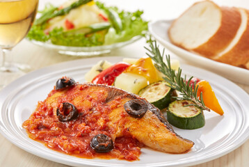 鰆のグリル　トマトソース