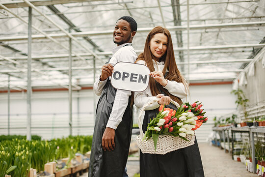 Flower sellers with a sign open and with tulips