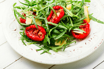 Salad with sun-dried tomato and arugula