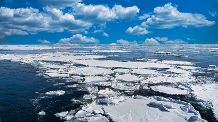 オホーツク海の流氷原 © san724
