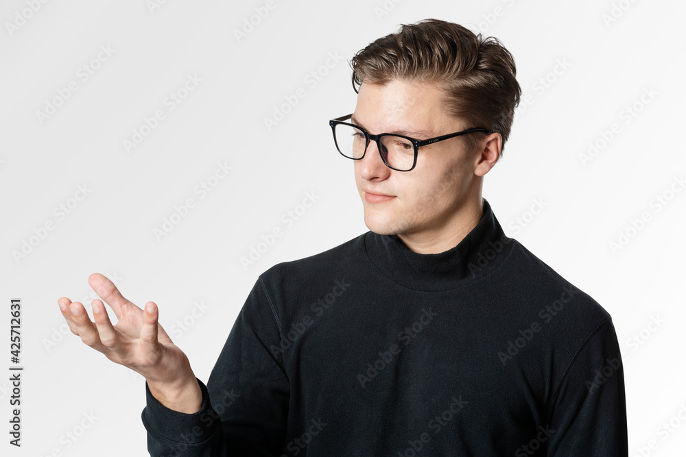 Aufkleber man using an interactive transparent touch screen