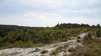Vista lungo il sentiero sui monti delle Cesane nelle Marche
