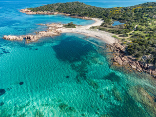 Sardegna: Calette nell'area marina protetta di Tavolara. Veduta aerea