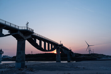 夜が明ける　潮騒橋