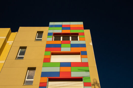 Building for living with the colors of the rubik's cube