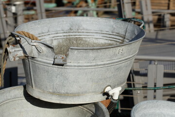 Alter Bottich aus Zink, Deutschland, Europa