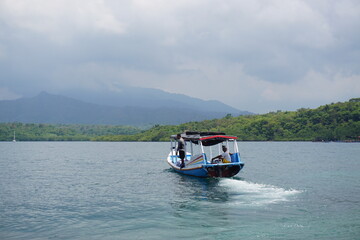 Boot vor der Küste Balis bei Menjangan