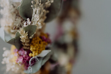 Ein Kranz aus Trockenblumen