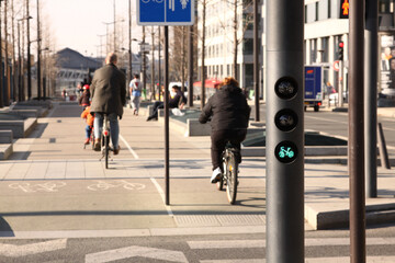 Piste cyclable avec feu tricolore pour vélo - Paris