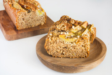 Banana bread with oats