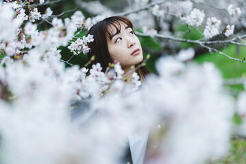 自然の中の女性