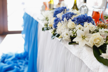 Beautiful floristic decor for wedding table with blue details