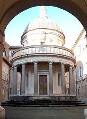 Bramante, temple is a small circular building located in the center of one of the courtyards of the convent of San Pietro in Montorio in Rome, on the Janiculum hill