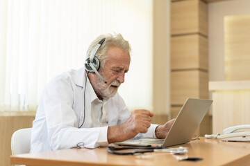 Senior old doctor wears headset. Remote online medical chat consultation, tele medicine distance services. Telehealth concept - obrazy, fototapety, plakaty
