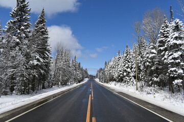 The road to Montmagny in the spring after a snowfall