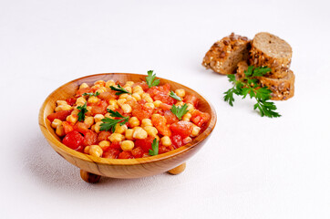 Chickpeas with tomatoes and parsley