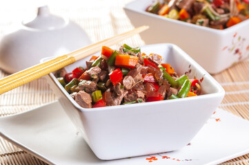 carne com legumes receita oriental