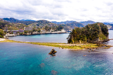 堂ヶ島の瀬浜海岸・三四郎島 トンボロ現象（静岡県西伊豆町）