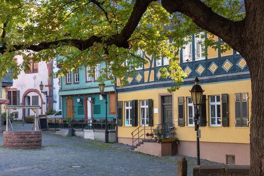 Historisches Geb&auml;ude auf dem H&ouml;chster Schlossplatz, Frankfurt-H&ouml;chst, Hessen