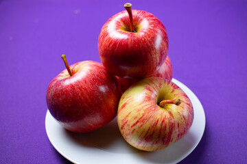 red apples in a bowl