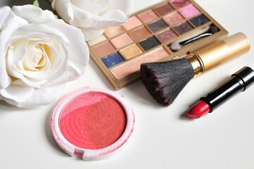 Obraz na płótnie Canvas make up brushes blushes and lipstick 