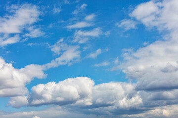 Obraz premium Texture and background of a blue sky with white clouds floating on it.