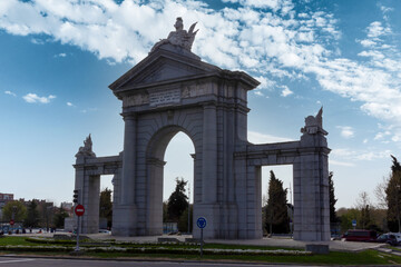 Fototapeta na wymiar Hermosa vista de la Puerta de San Vicente