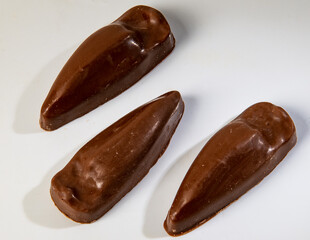 Pinion made from chocolate, to be tasted as a dessert.
