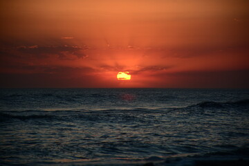 Atardecer en el mar en Monte Hermoso, Argentina