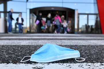 Corona crisis - lockdown - FFP2 mask in front of the entrance of a shopping center in Austria,...