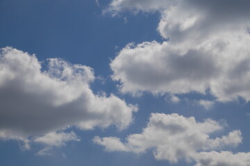 Ciel bleu avec nuages